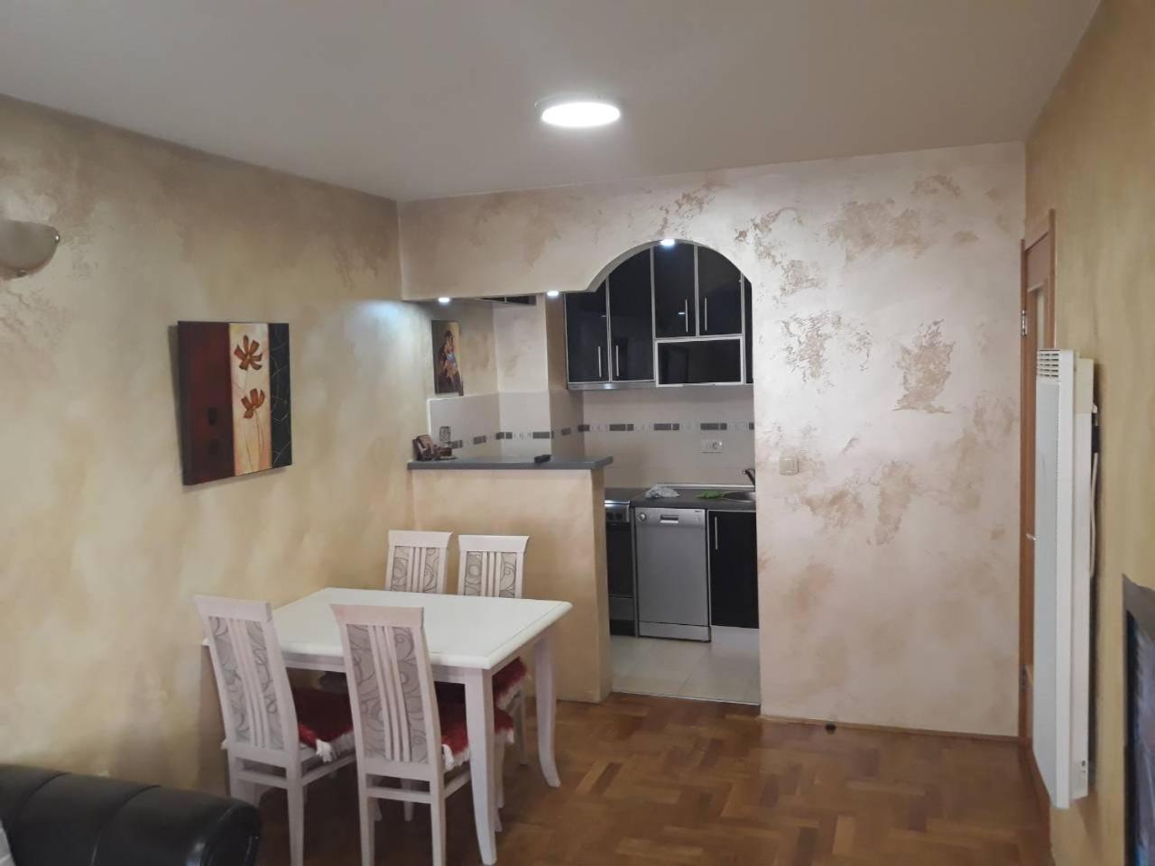 Rent A Conform Apartment Podgorica Luaran gambar